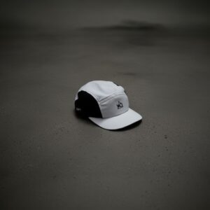 GORRA FIVE PANEL BLANCO/NEGRO