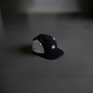 GORRA FIVE PANEL NEGRO/BLANCO